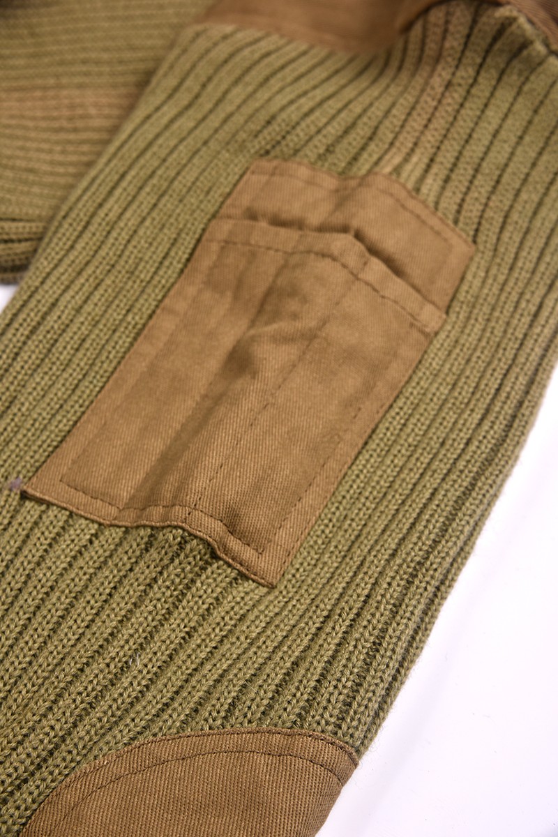 Pullover im Militärstil